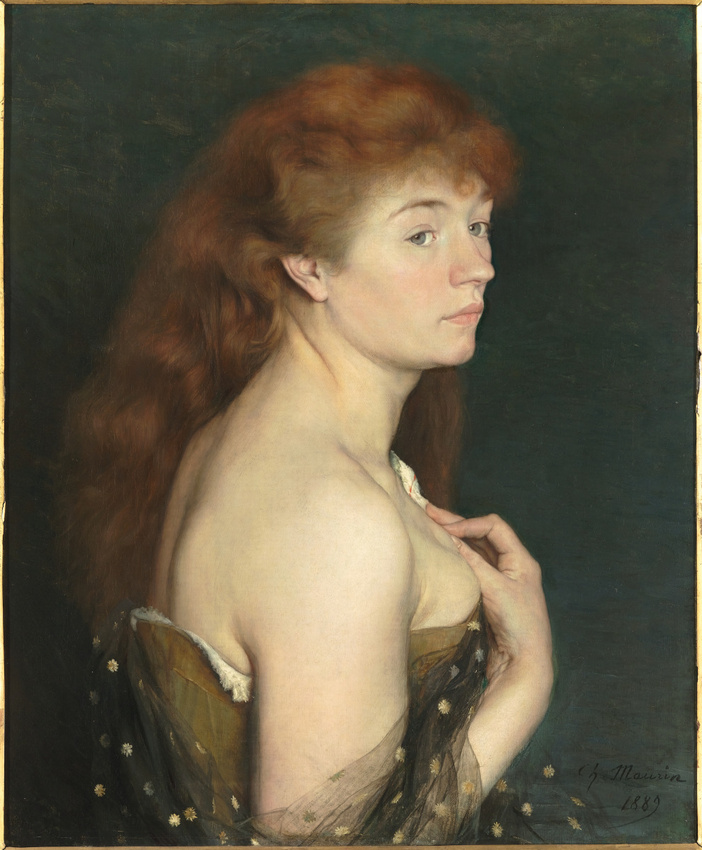 Portrait de jeune femme rousse
